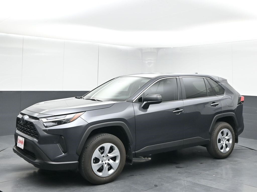 2025 Toyota RAV4 LE photo 4