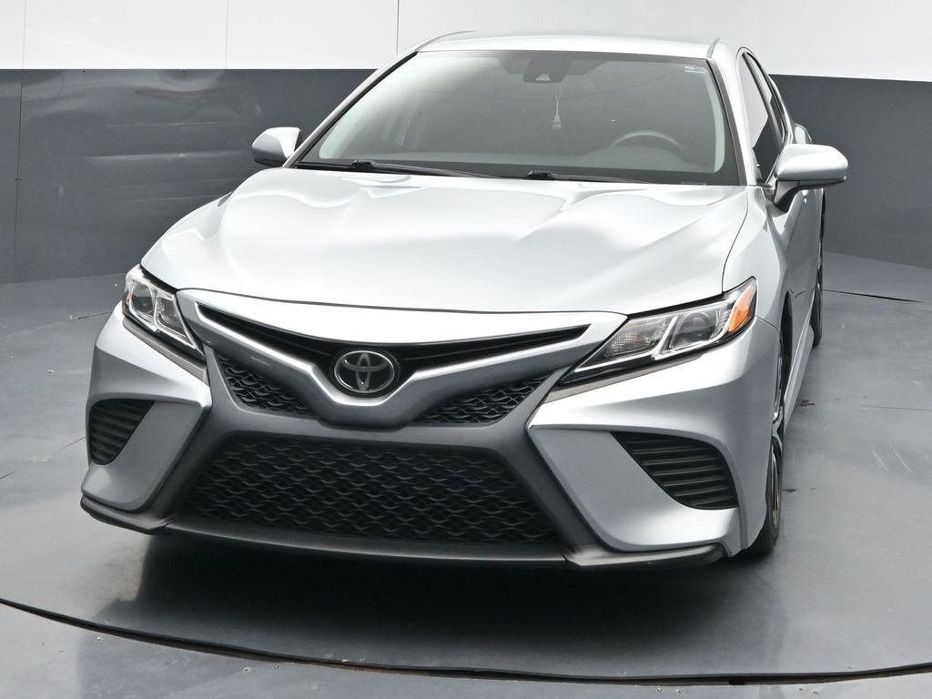 Used 2019 Toyota Camry SE Sedan