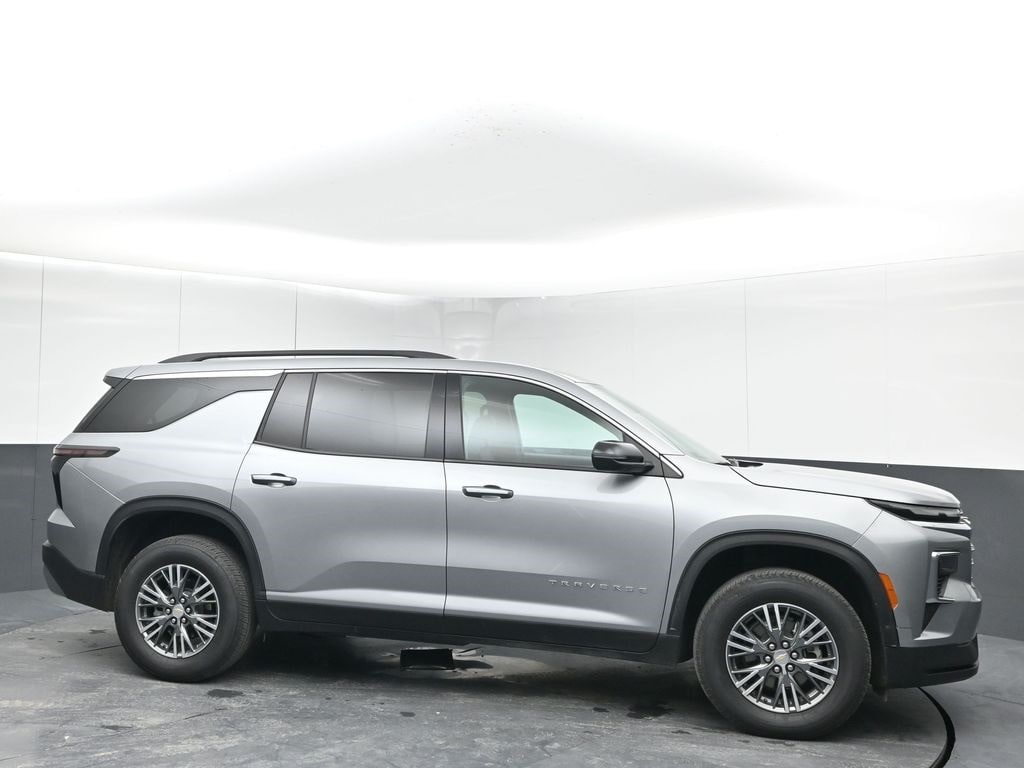 2025 Chevrolet Traverse LT's photo