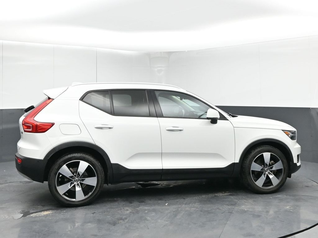 Used 2019 Volvo XC40 Momentum SUV