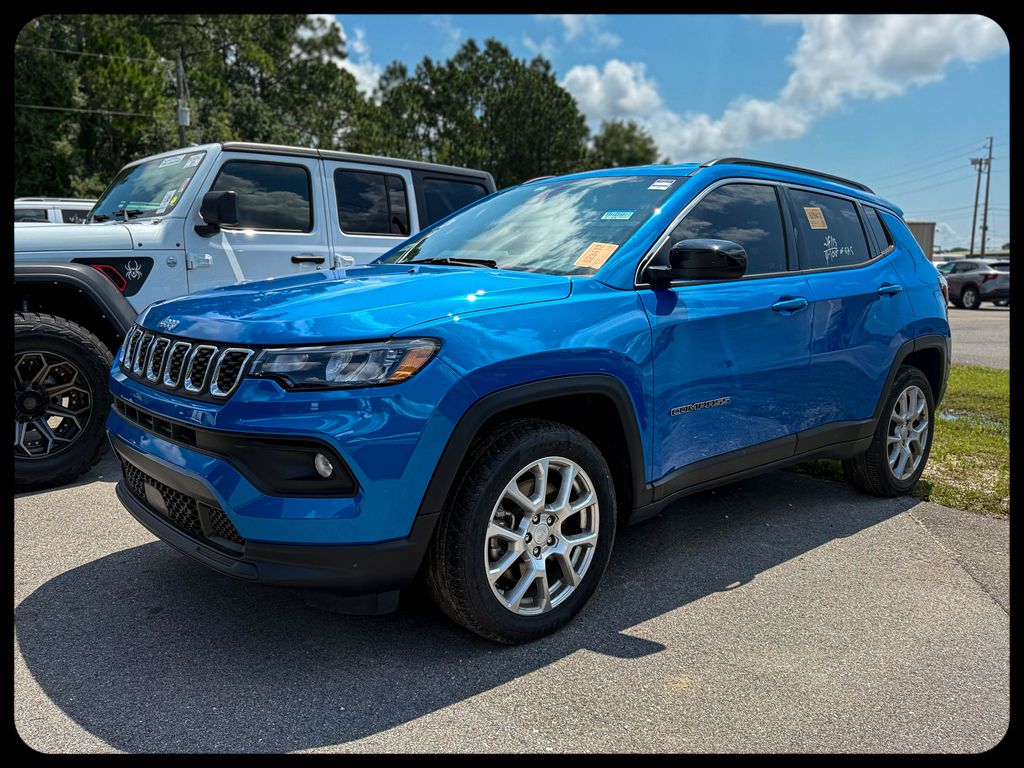 2024 Jeep Compass Latitude Lux 4X4's photo