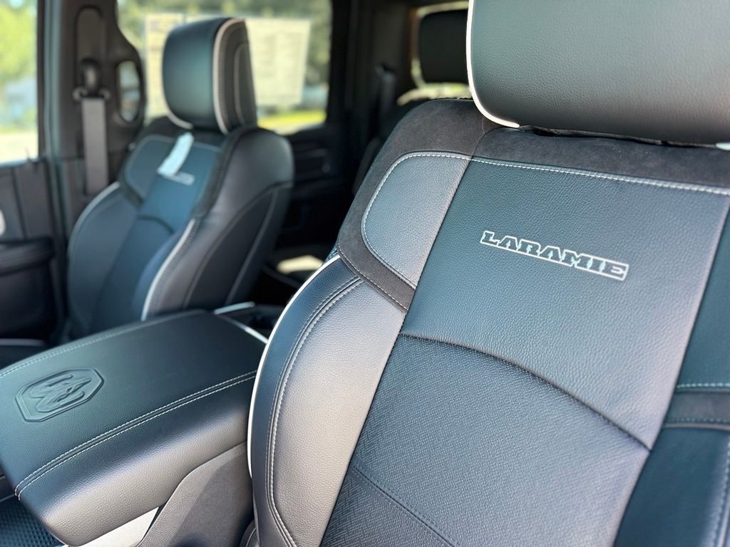 2026 RAM 3500 Laramie - Photo 14