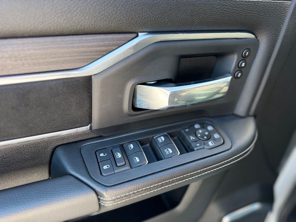 2026 RAM 3500 Laramie - Photo 37