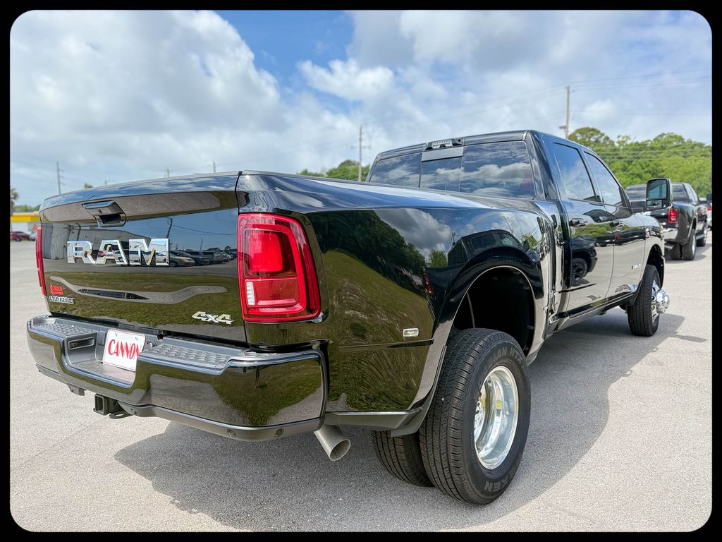 2026 RAM 3500 Laramie - Photo 8