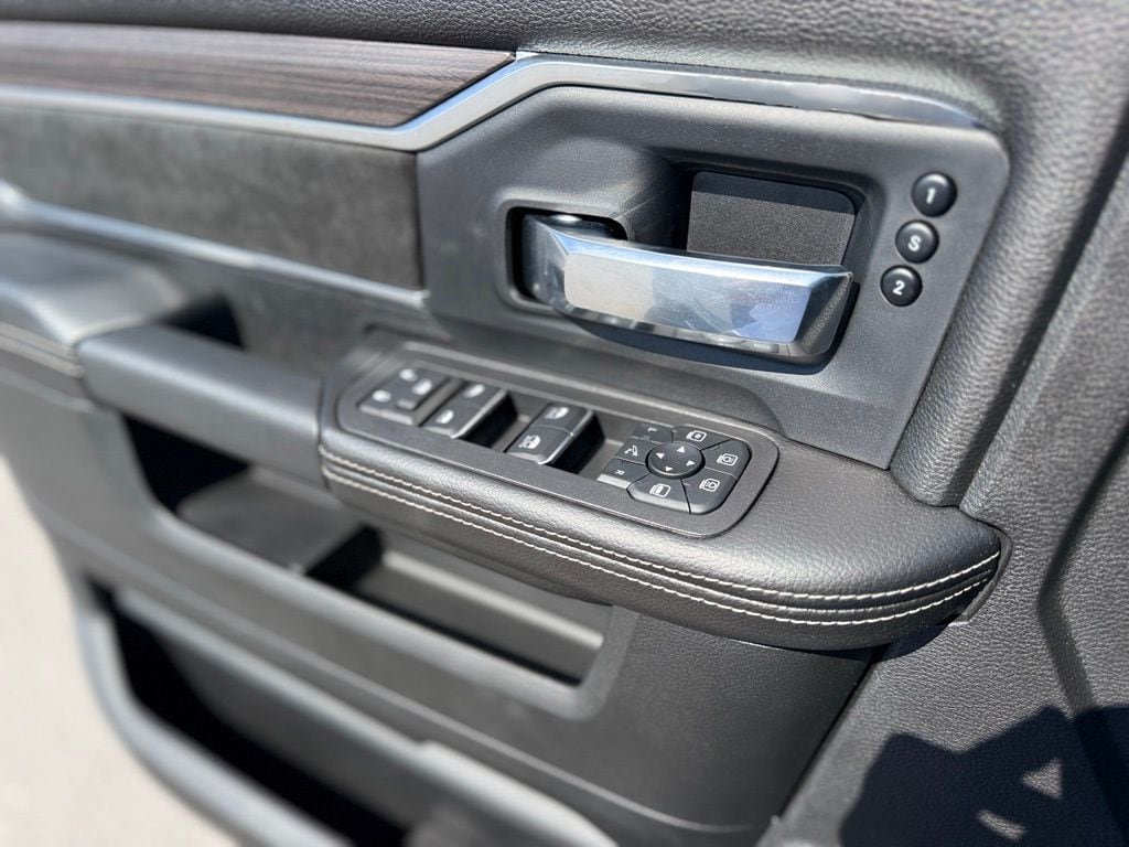 2026 RAM 3500 Laramie - Photo 20