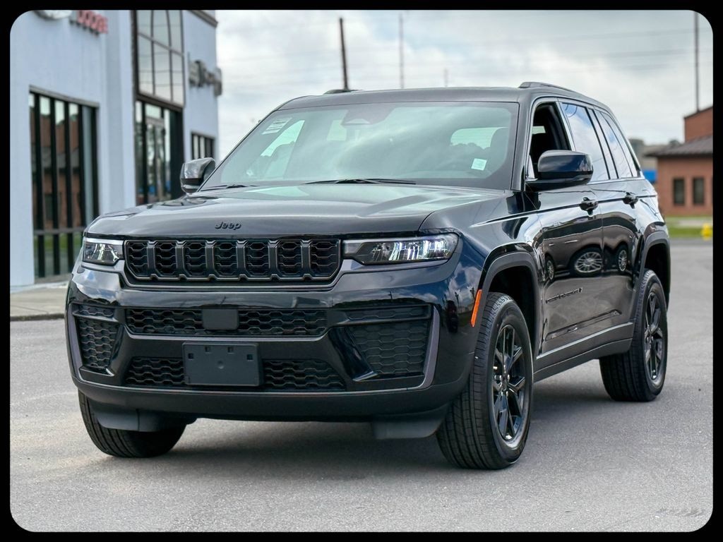 New 2026 Jeep Grand Cherokee Laredo Altitude Sport Utility