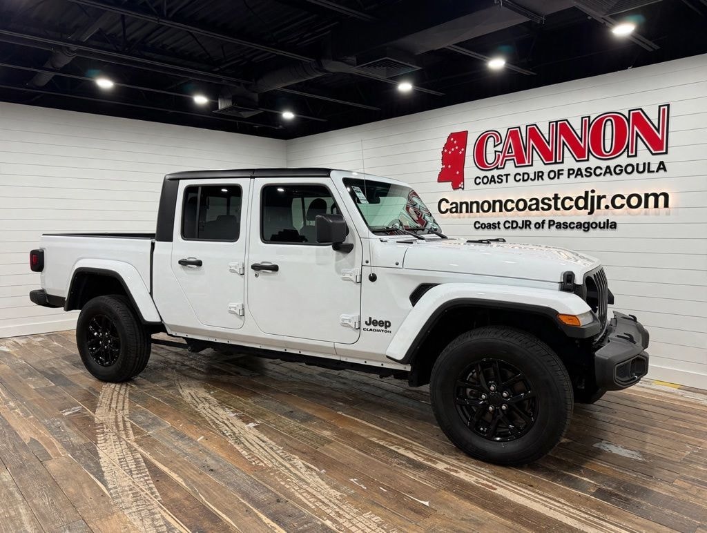 Used 2022 Jeep Gladiator Sport Truck