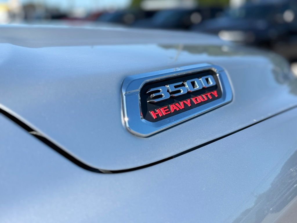 2026 RAM 3500 Laramie - Photo 10
