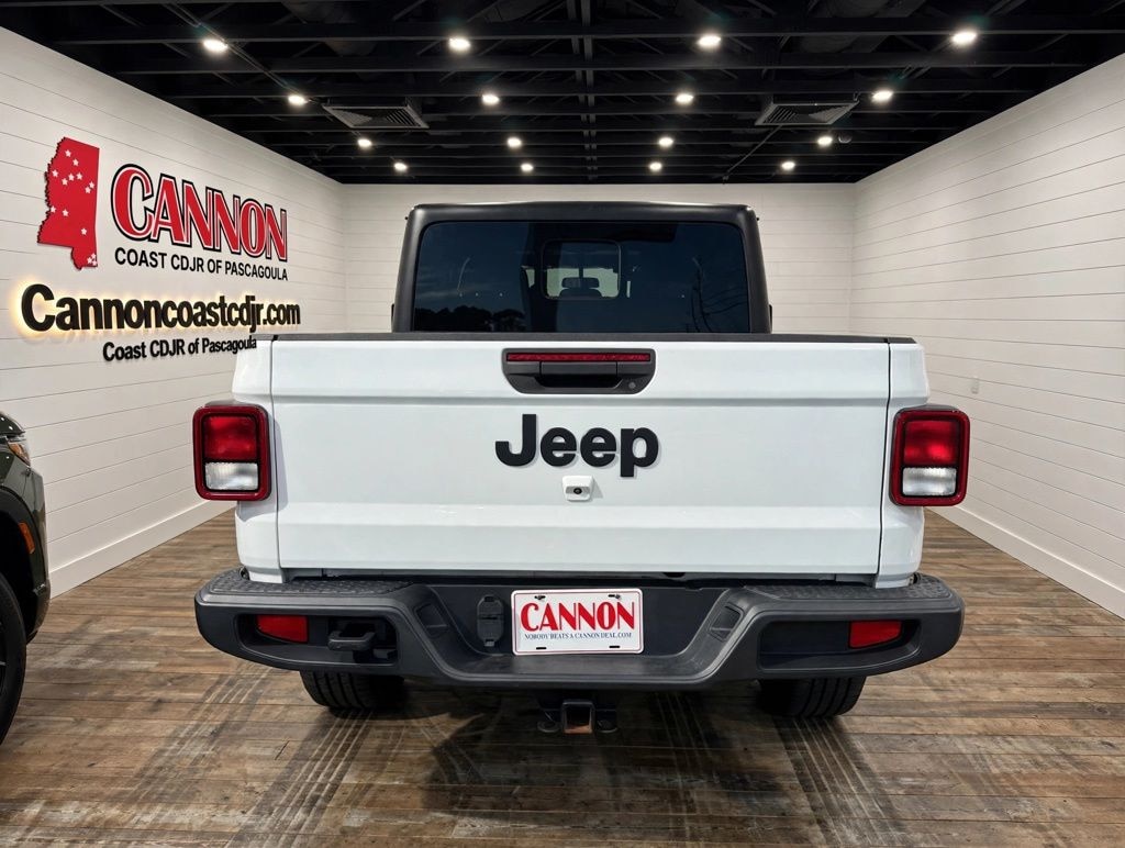 Used 2022 Jeep Gladiator Sport Truck