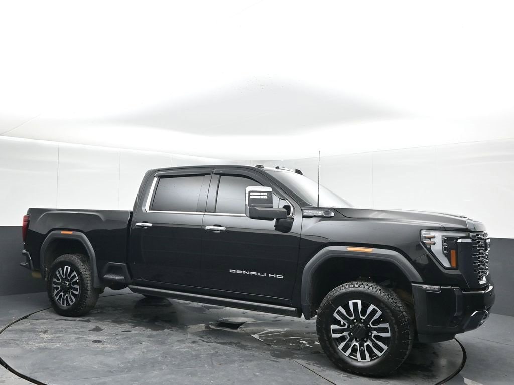 2024 GMC Sierra Denali's photo