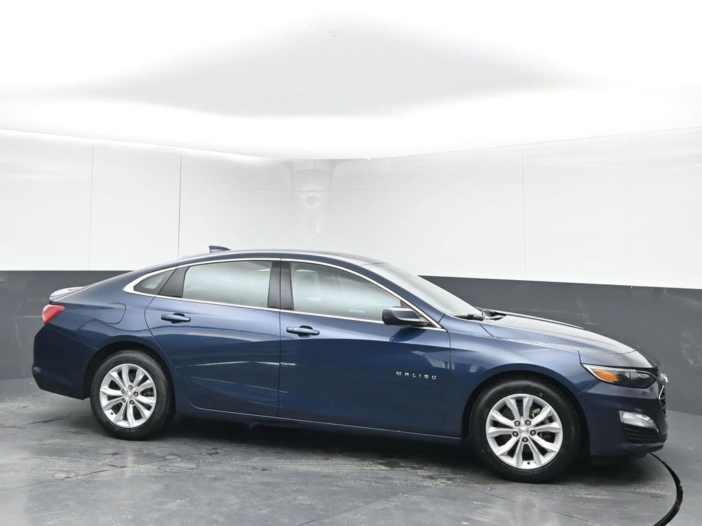 2022 Chevrolet Malibu LT's photo