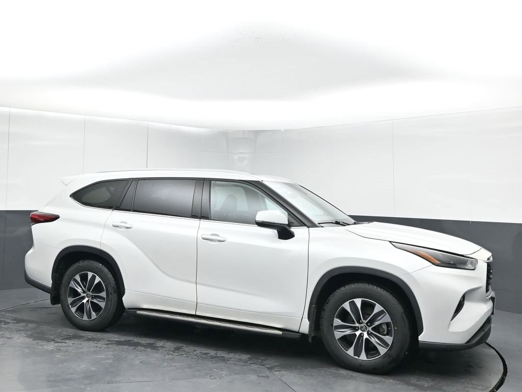 2022 Toyota Highlander XLE's photo