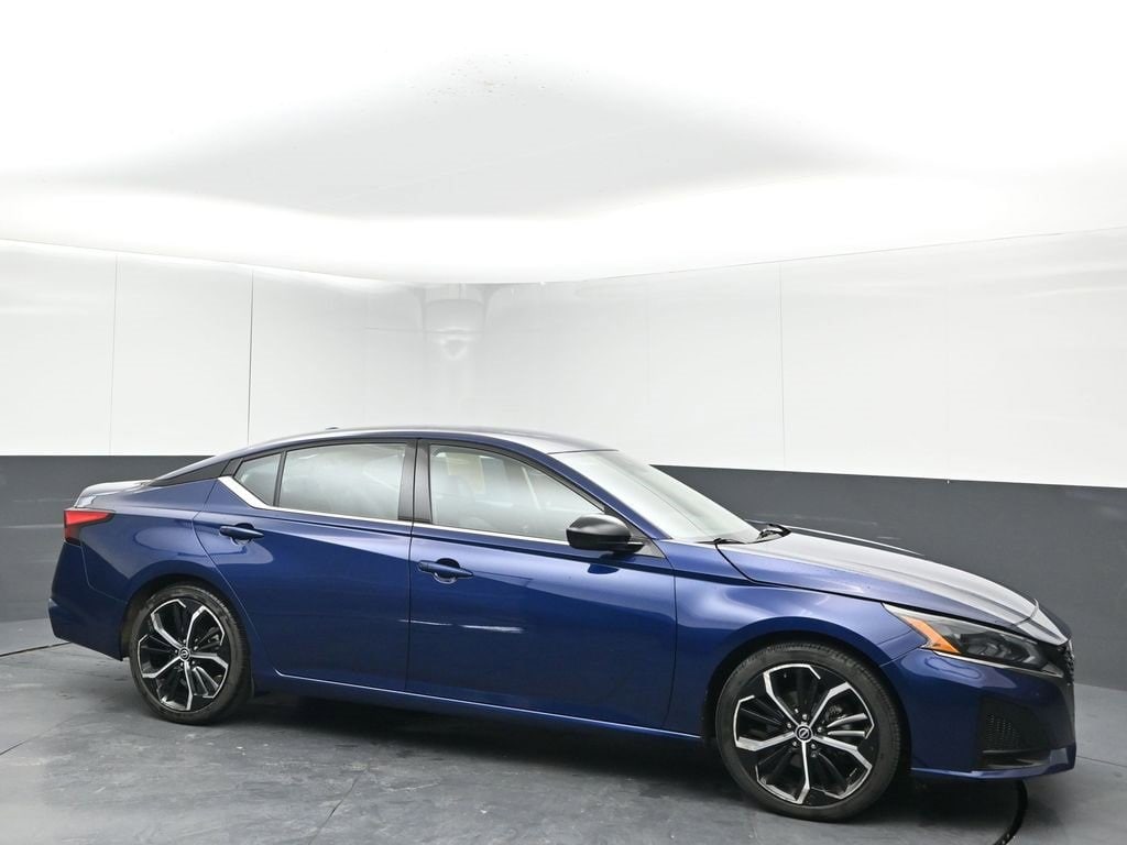 2024 Nissan Altima SR's photo
