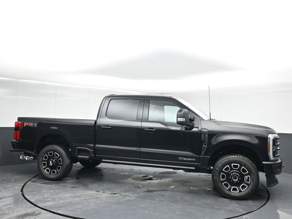 2026 Ford F-250 Super Duty Platinum's photo