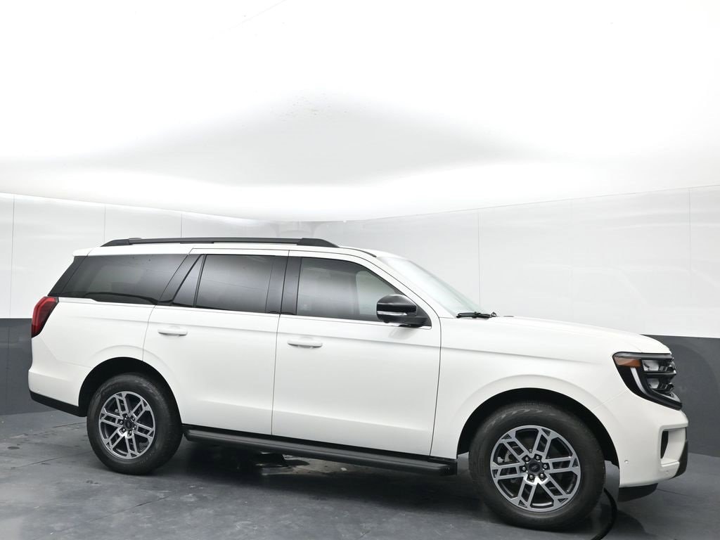 2025 Ford Expedition Active's photo