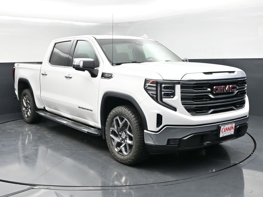 2022 GMC Sierra 4WD Crew Cab Short Box SLT's photo