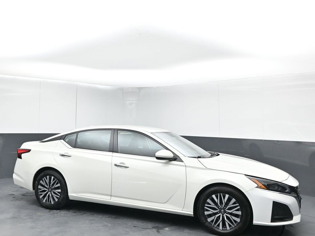 2023 Nissan Altima SV