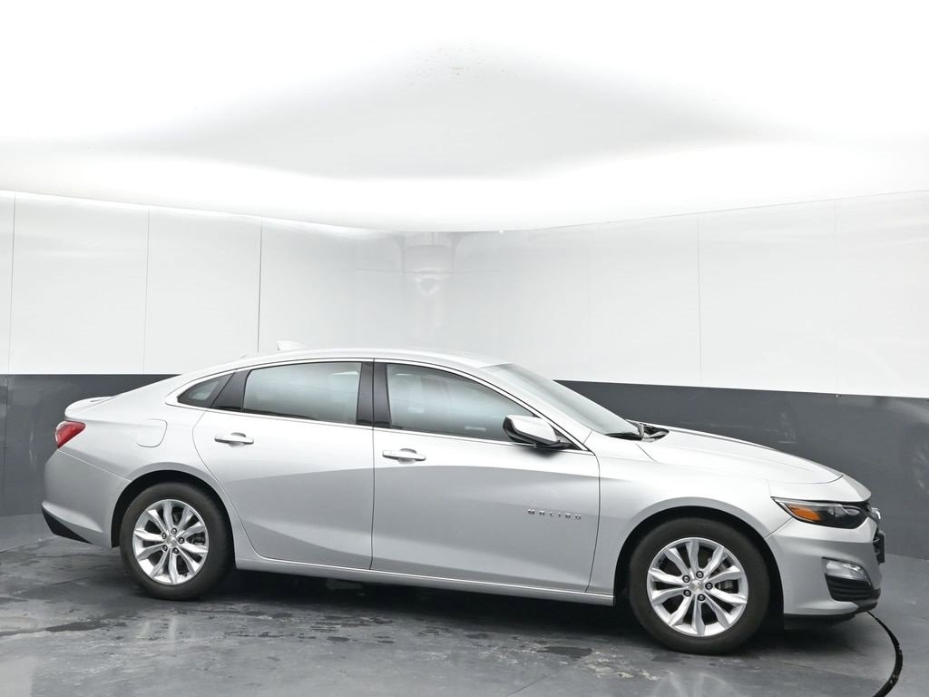 2022 Chevrolet Malibu LT's photo