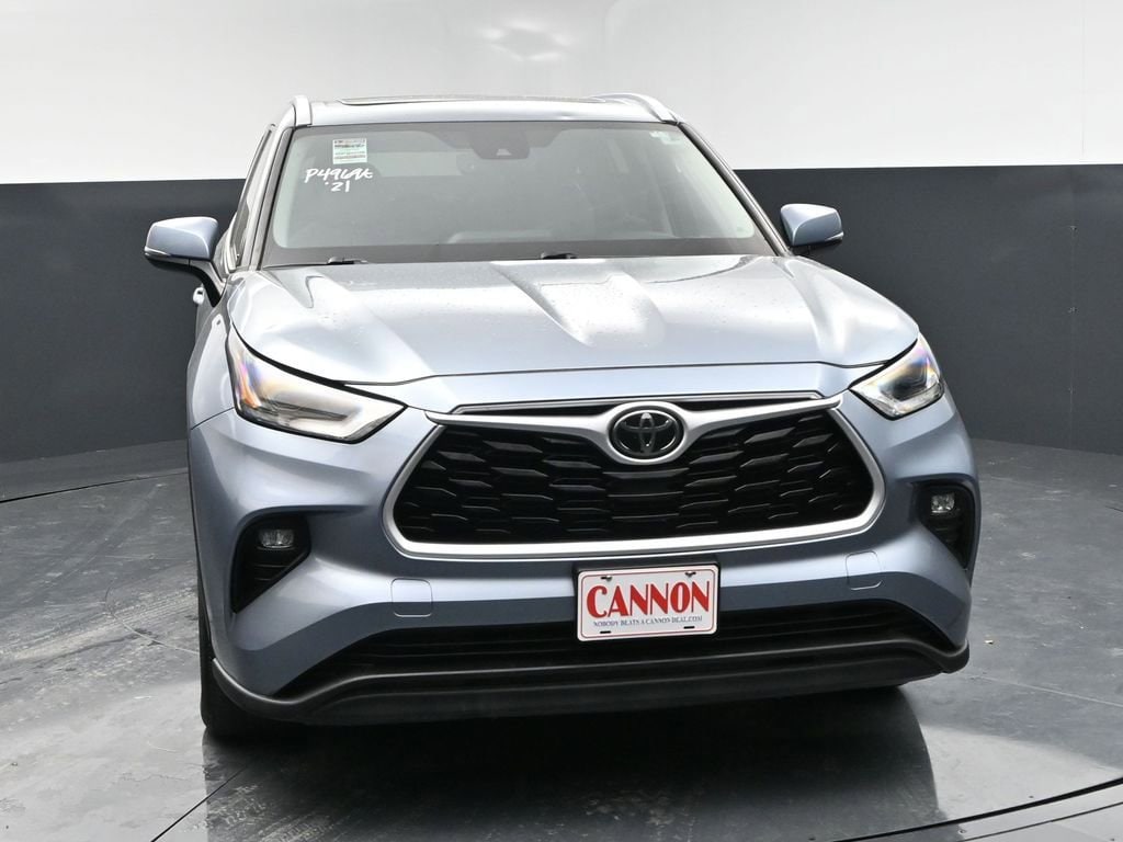 Used 2021 Toyota Highlander XLE XLE FWD