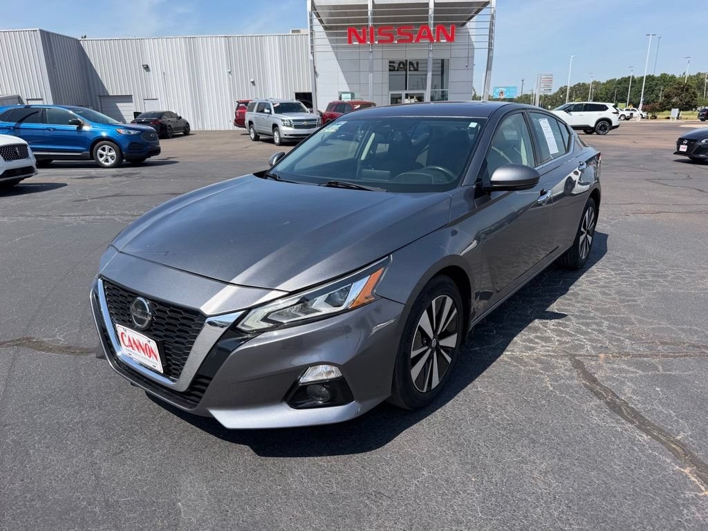 Used 2020 Nissan Altima 2.5 SV Sedan