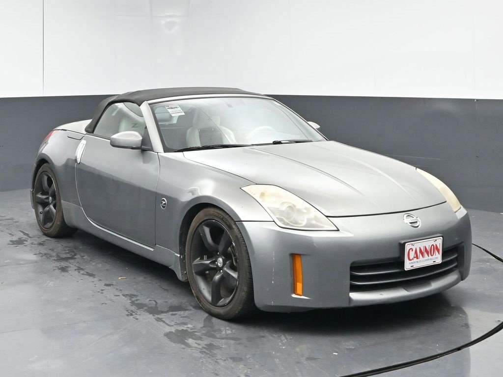 2006 Nissan 350Z Touring photo 2