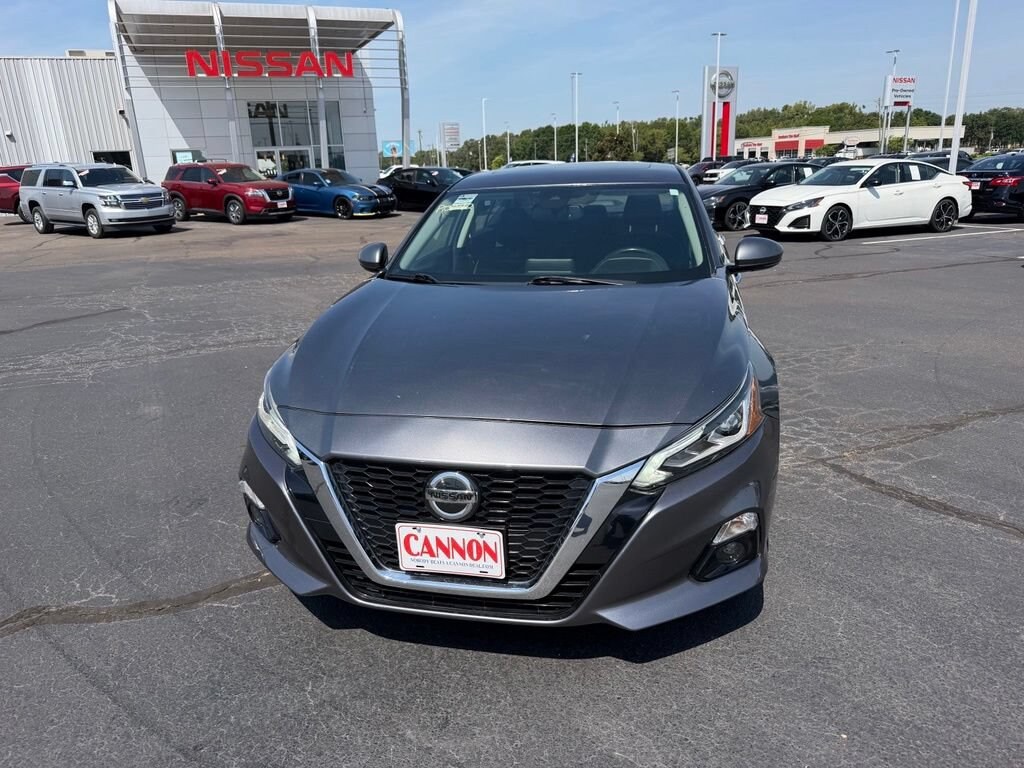 Used 2020 Nissan Altima 2.5 SV Sedan