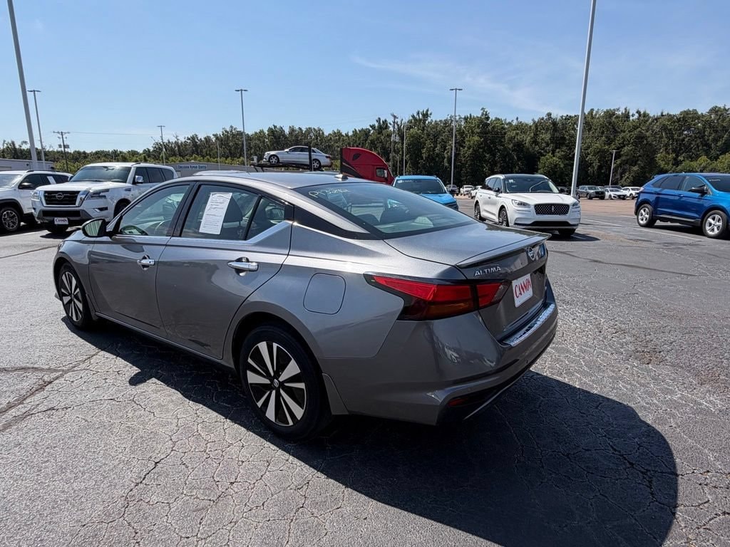 Used 2020 Nissan Altima 2.5 SV Sedan