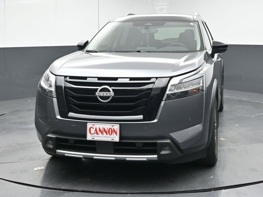 2024 Nissan Pathfinder SL photo 2