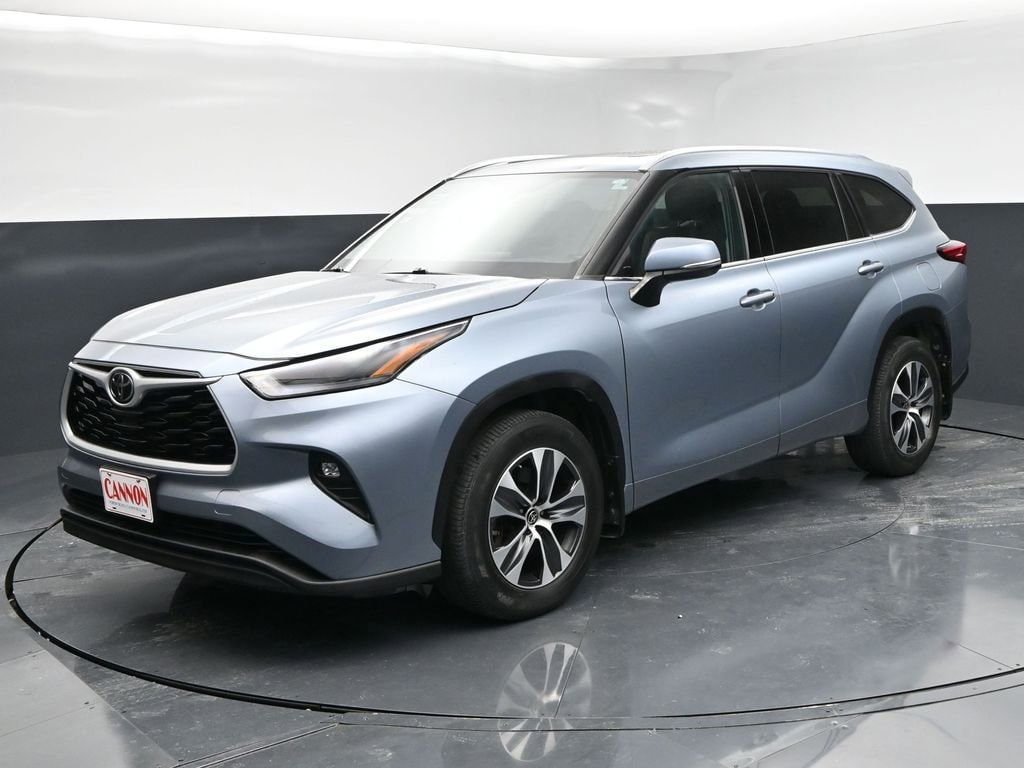Used 2021 Toyota Highlander XLE XLE FWD