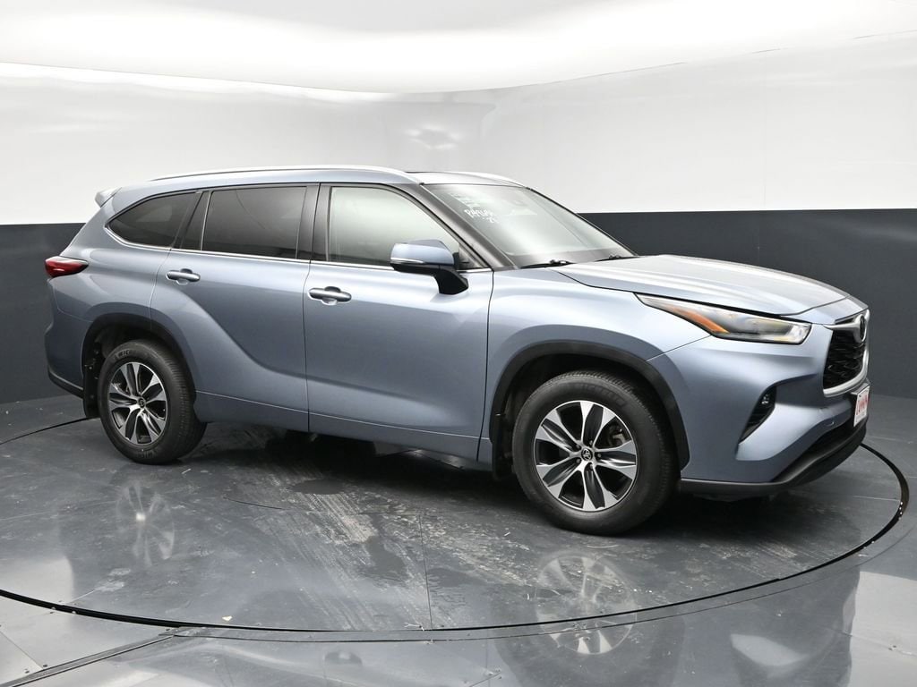 Used 2021 Toyota Highlander XLE XLE FWD