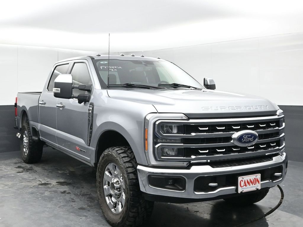 2023 Ford F-250 Lariat photo 2