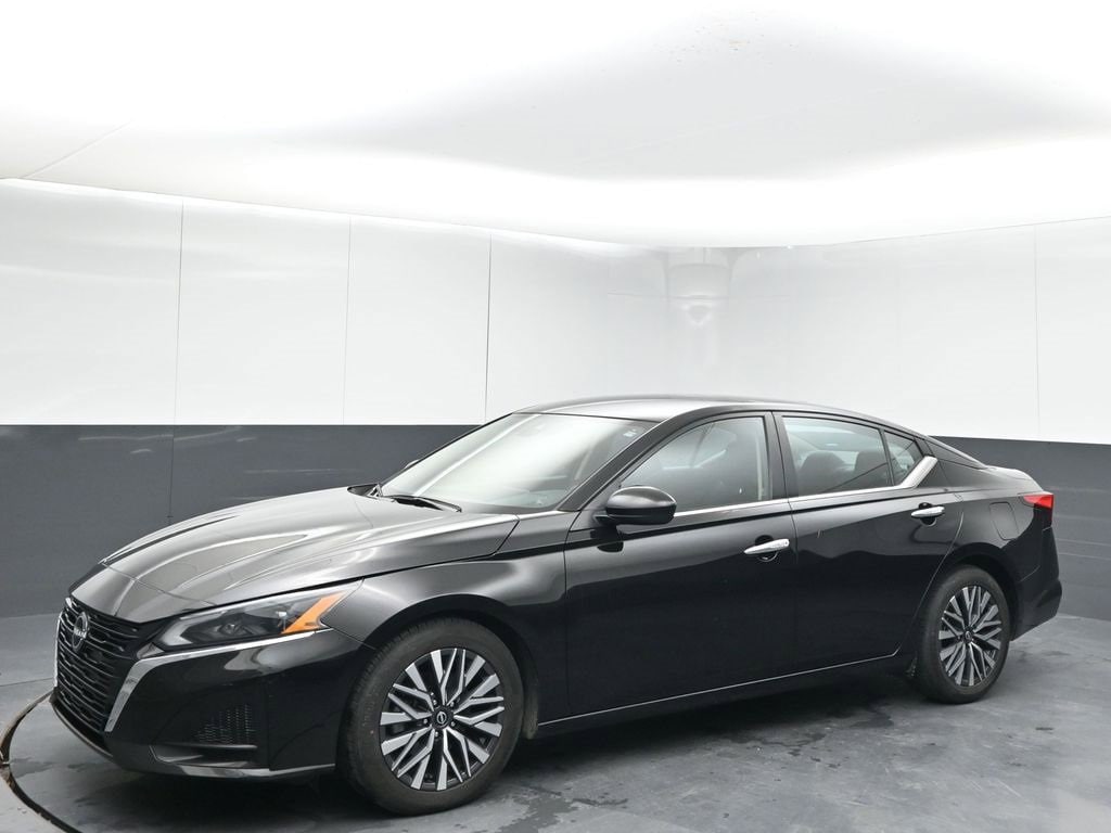 Used 2023 Nissan Altima 2.5 SV Sedan