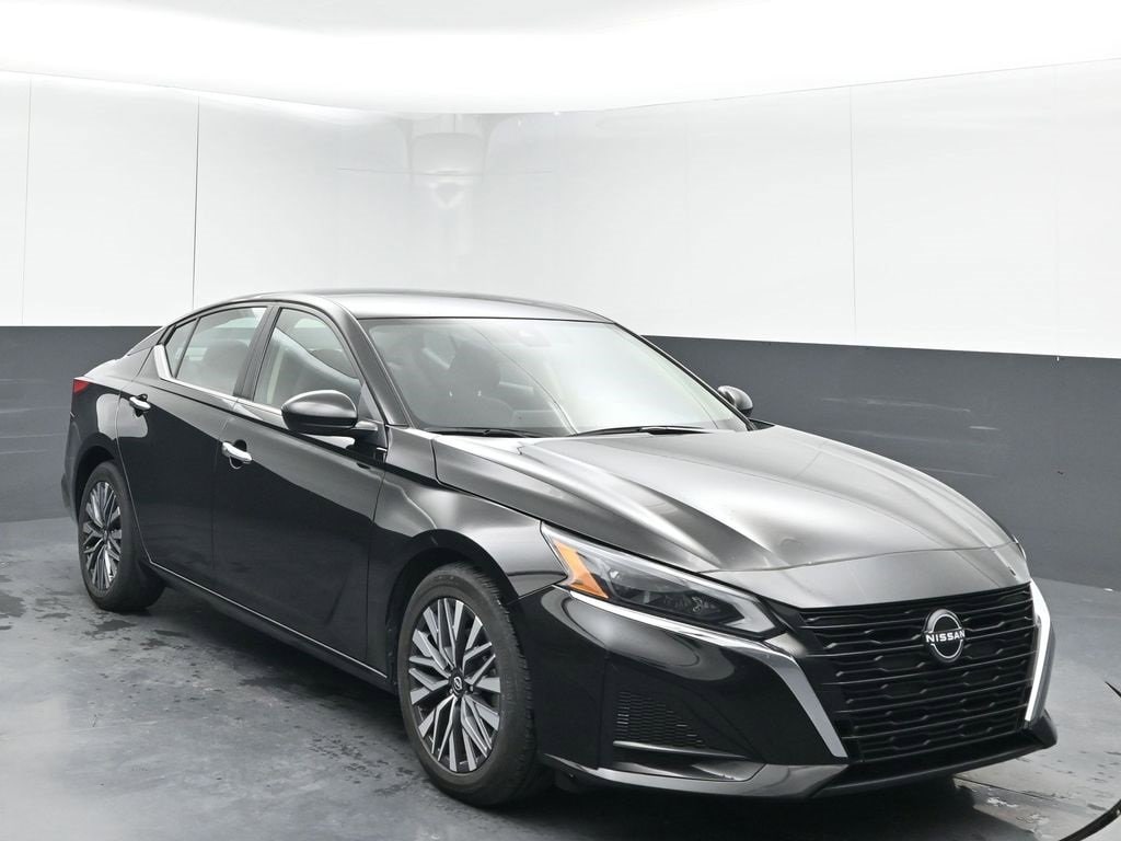 Used 2023 Nissan Altima 2.5 SV Sedan