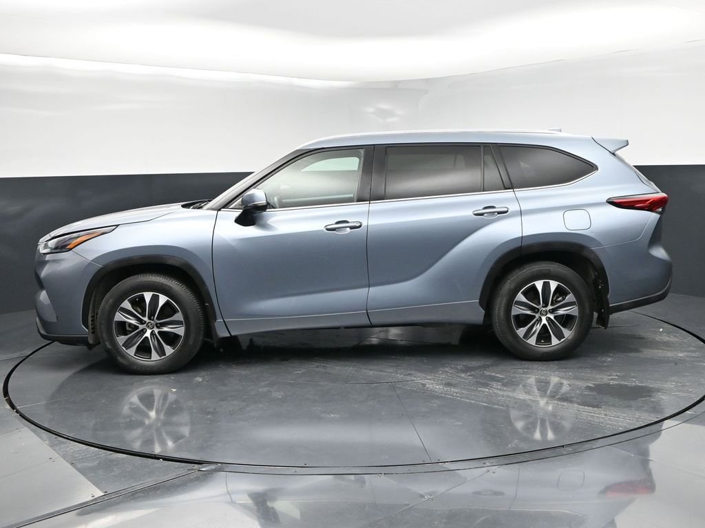 Used 2021 Toyota Highlander XLE XLE FWD