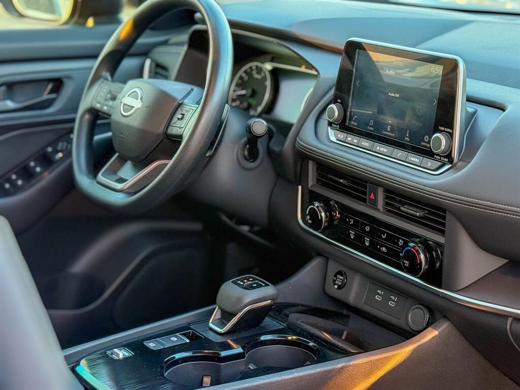 2025 Nissan Rogue S photo 3