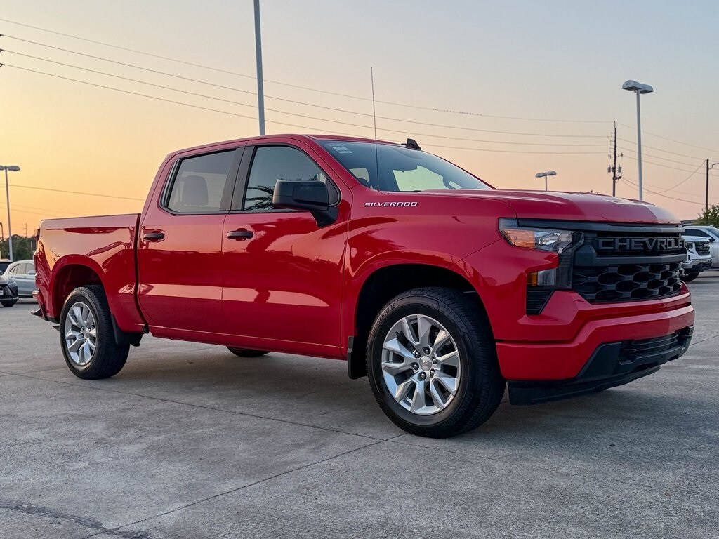 2024 Chevrolet Silverado 1500 Custom photo 3