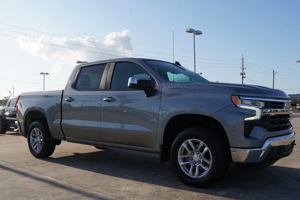 2023 Chevrolet Silverado 1500 LT photo 3
