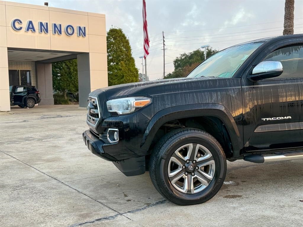 2017 Toyota Tacoma Limited V6 photo 2