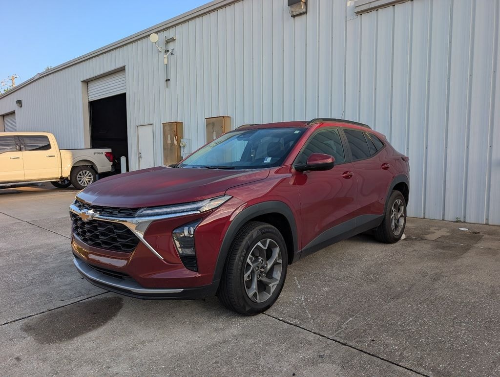 Used 2025 Chevrolet Trax LT SUV