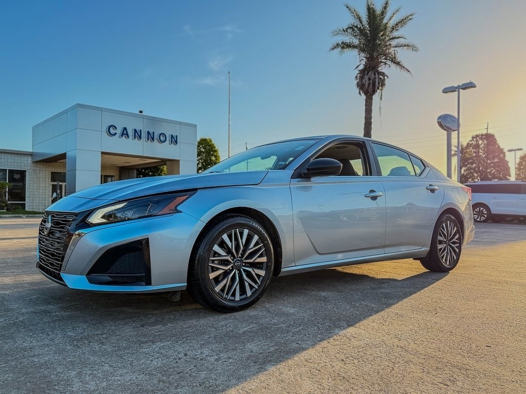 Used 2024 Nissan Altima 2.5 SV Sedan