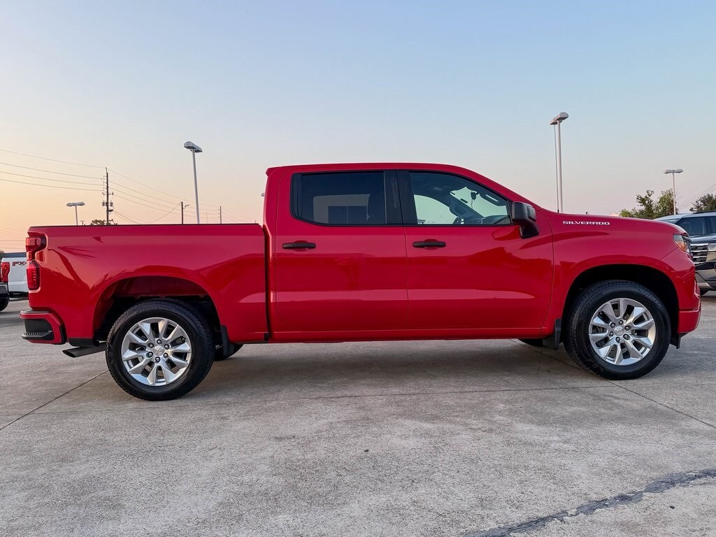 2024 Chevrolet Silverado 1500 Custom photo 4