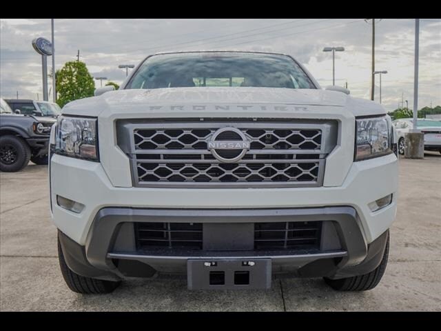 2023 Nissan Frontier SV photo 2
