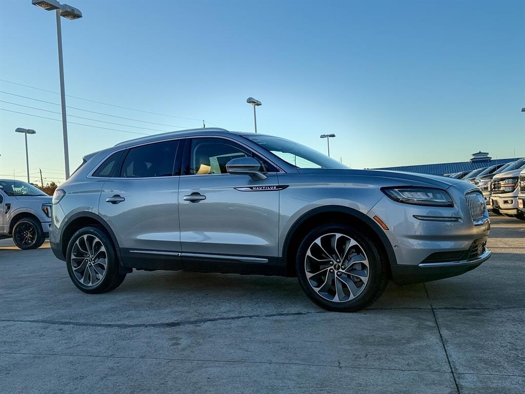 2022 Lincoln Nautilus Reserve photo 4