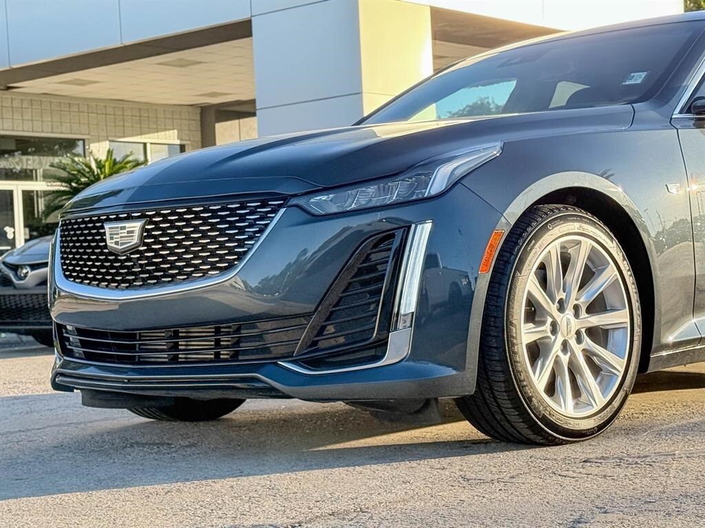 2022 Cadillac CT5 Luxury photo 2