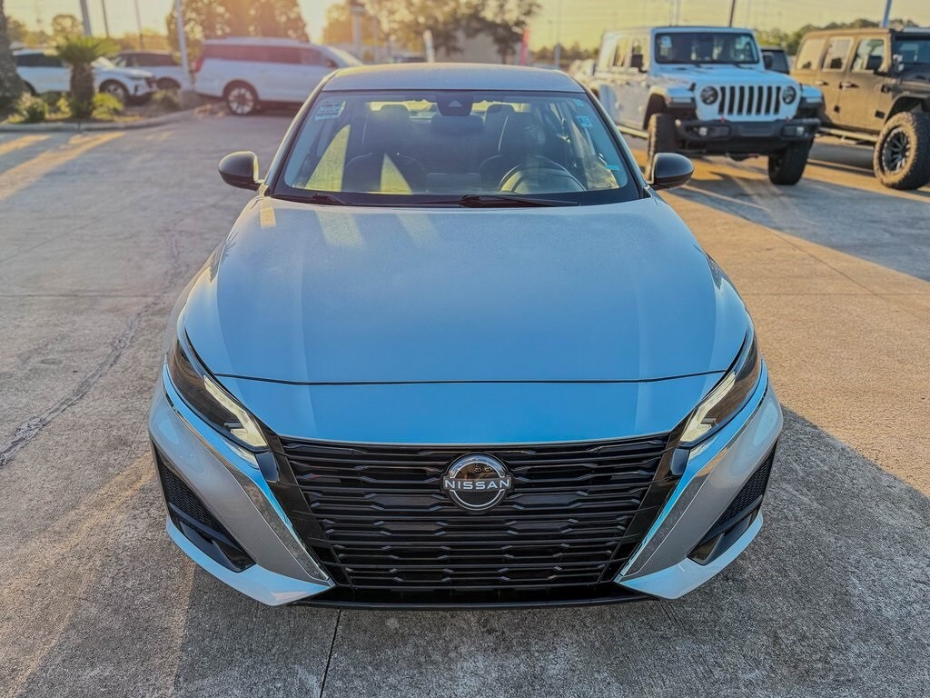 2024 Nissan Altima 2.5 SV photo 2