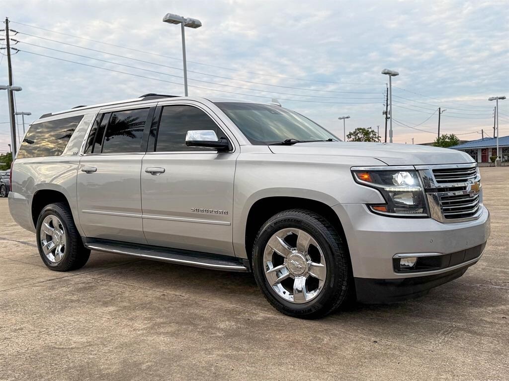2015 Chevrolet Suburban 1500 LTZ photo 3