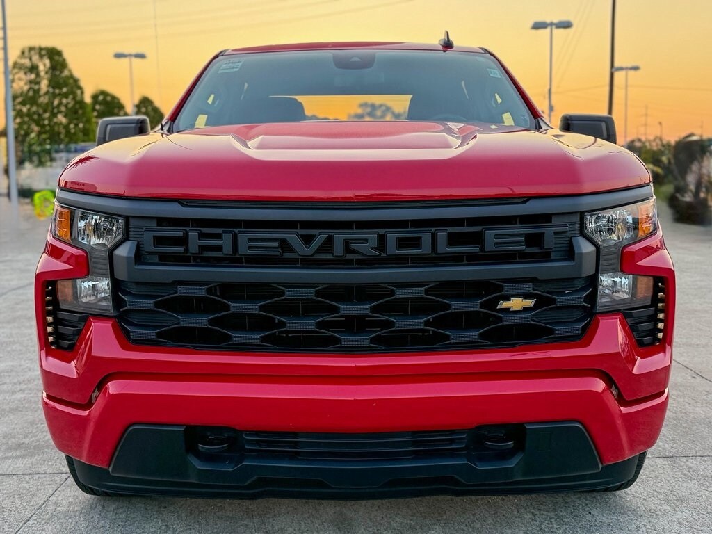 2024 Chevrolet Silverado 1500 Custom photo 2
