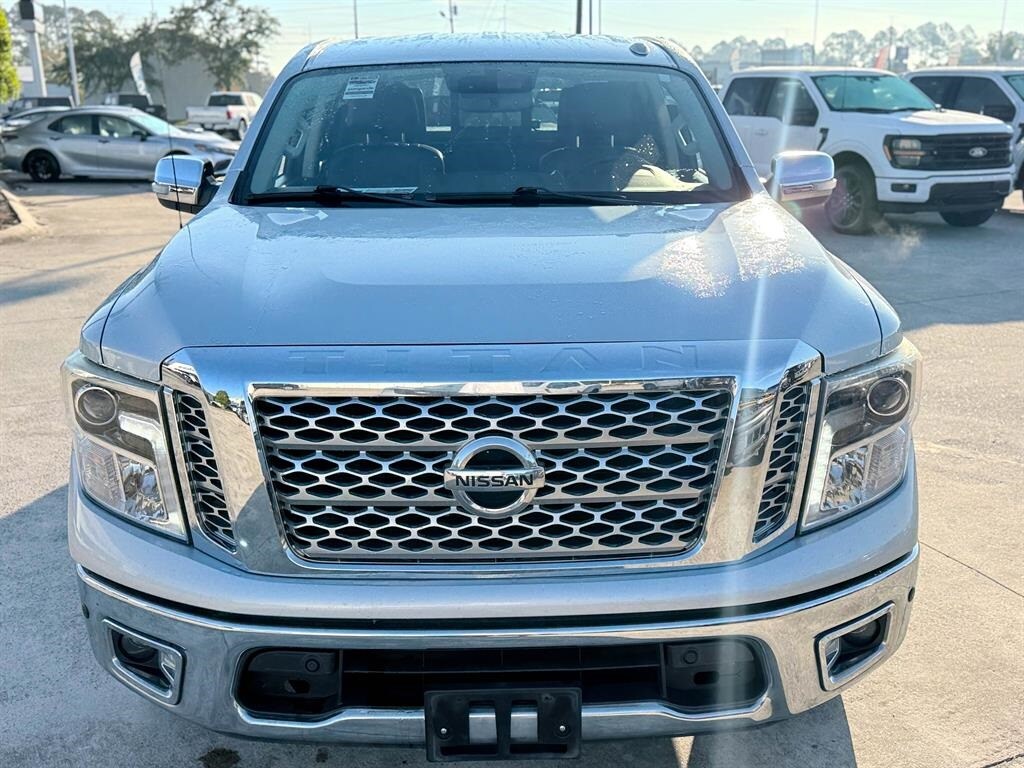 2017 Nissan Titan SL photo 2
