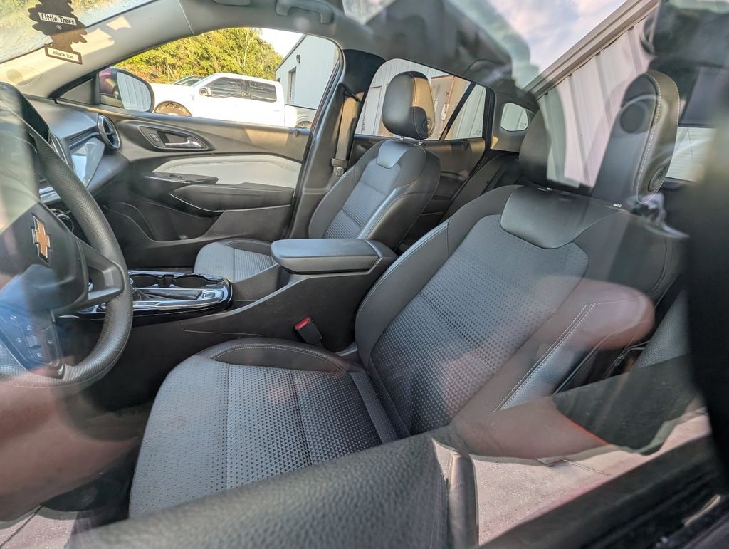 Used 2025 Chevrolet Trax LT SUV