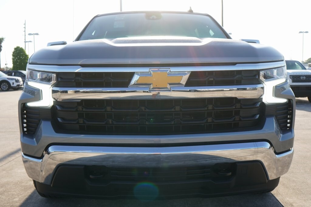 2023 Chevrolet Silverado 1500 LT photo 2